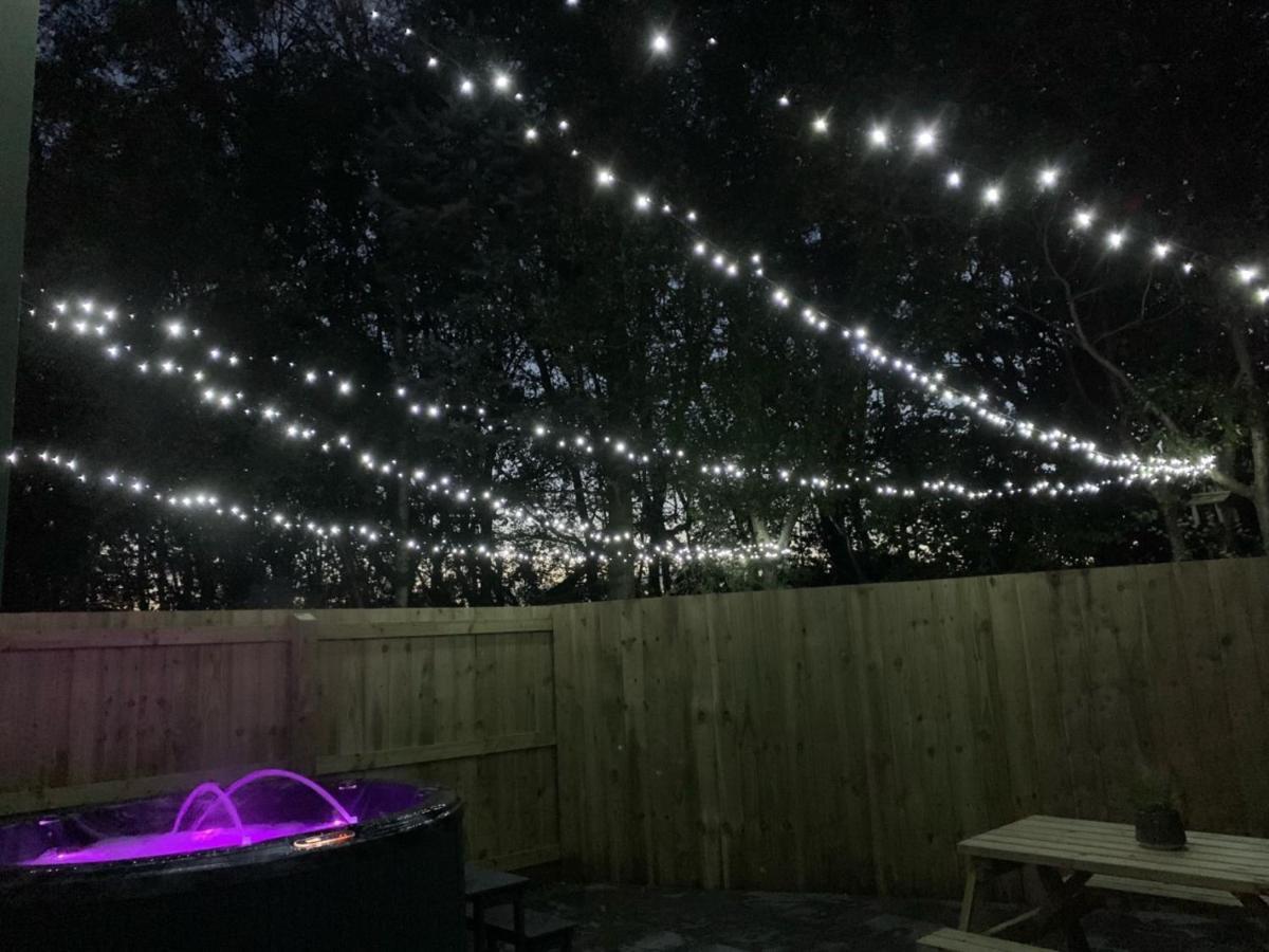 Lola Lodge - Luxury Hot Tub Retreat Newton on the Moor ภายนอก รูปภาพ