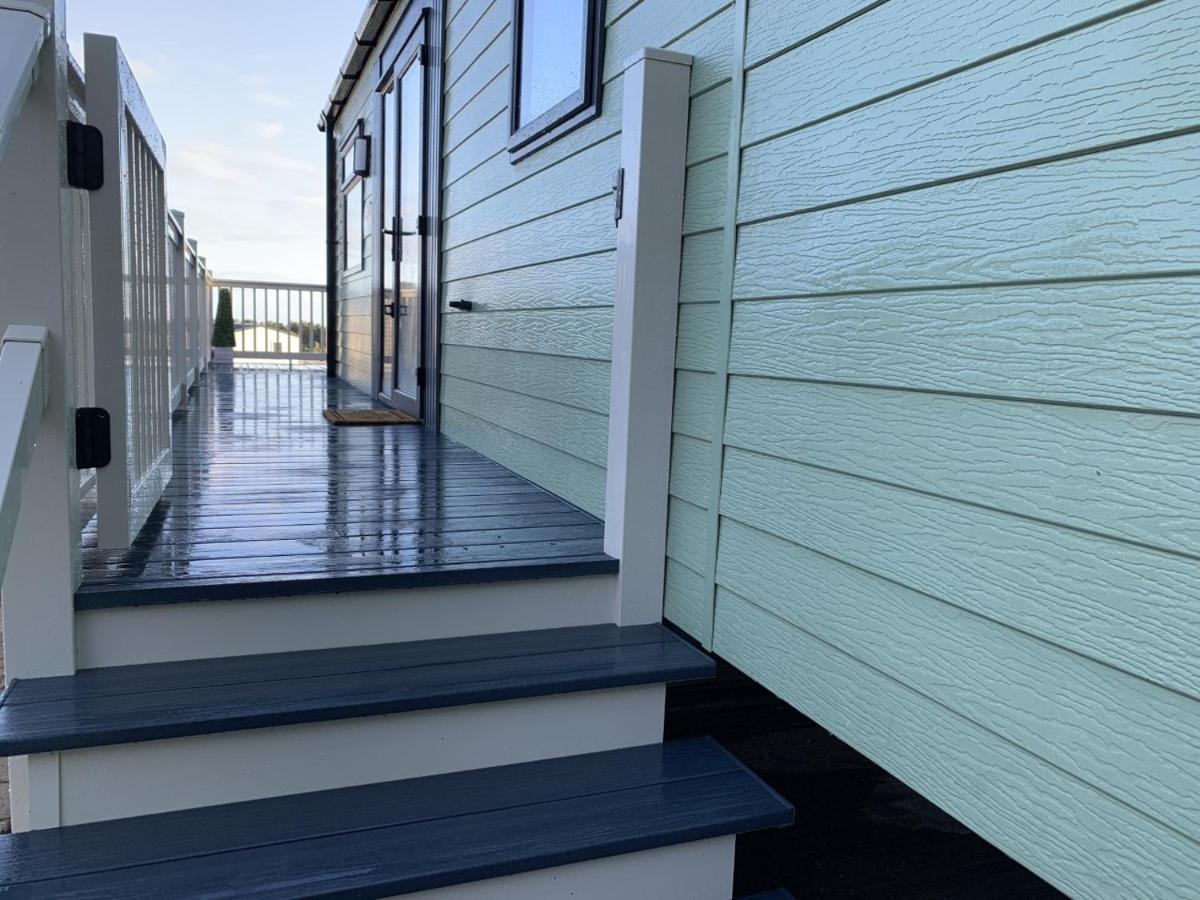 Lola Lodge - Luxury Hot Tub Retreat Newton on the Moor ภายนอก รูปภาพ