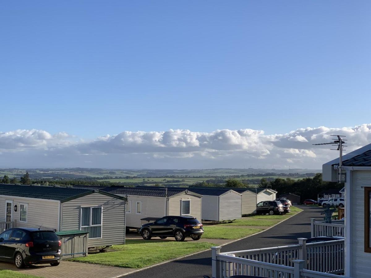 Lola Lodge - Luxury Hot Tub Retreat Newton on the Moor ภายนอก รูปภาพ
