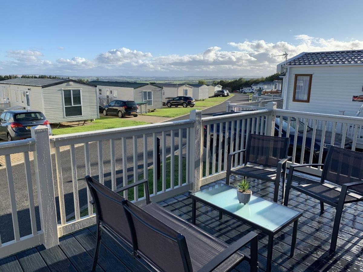 Lola Lodge - Luxury Hot Tub Retreat Newton on the Moor ภายนอก รูปภาพ