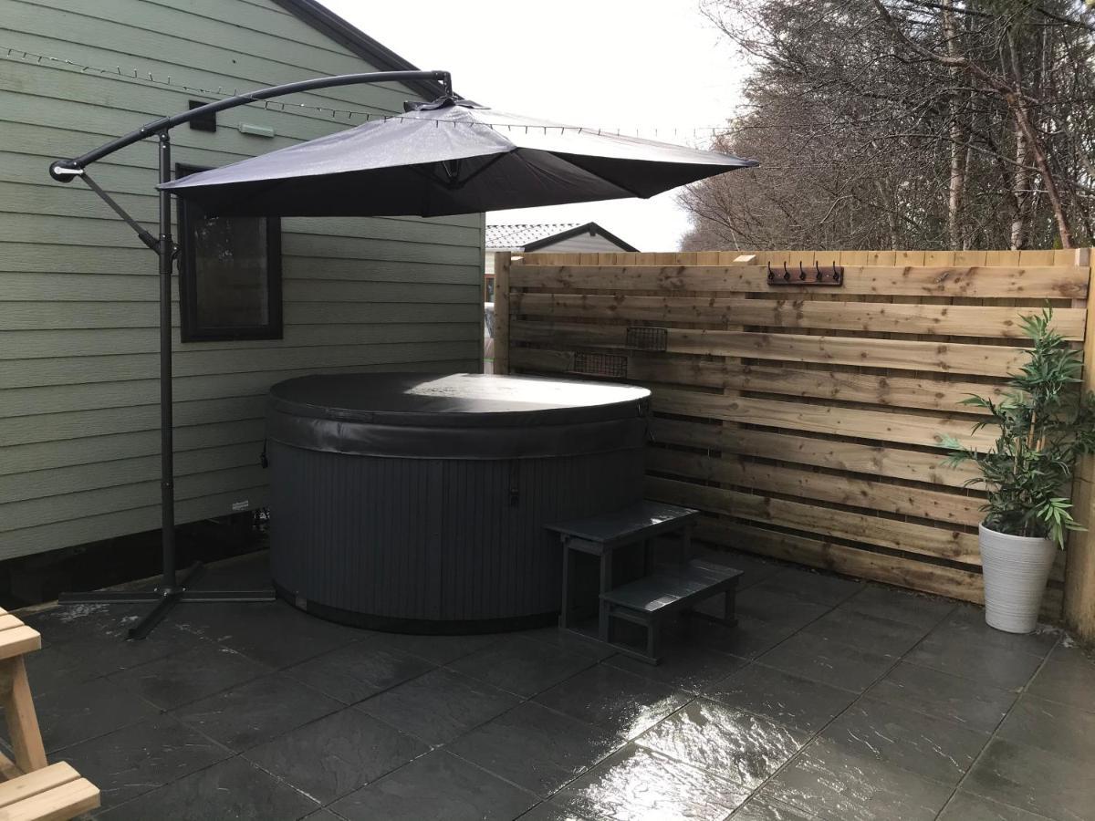 Lola Lodge - Luxury Hot Tub Retreat Newton on the Moor ภายนอก รูปภาพ