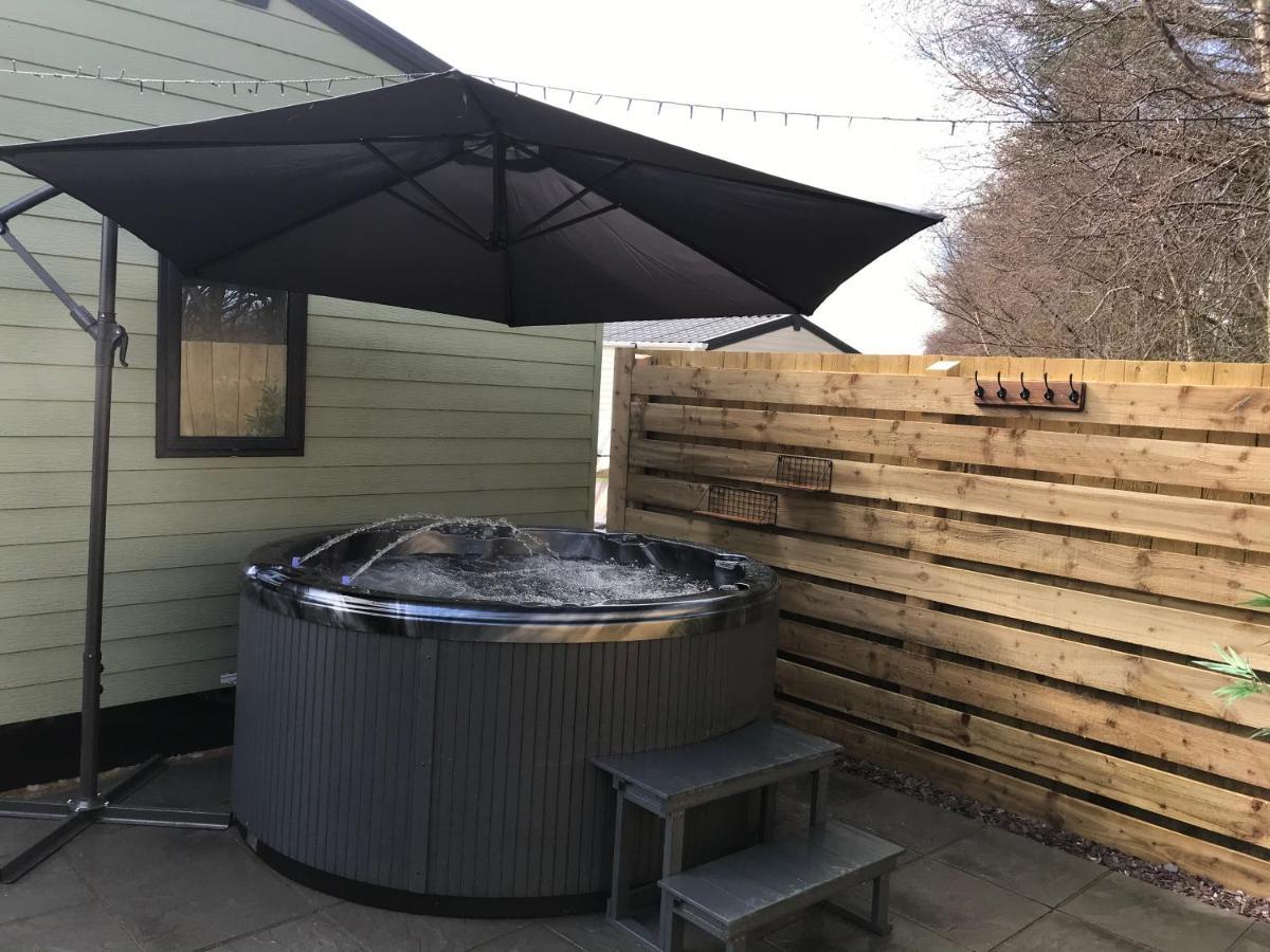 Lola Lodge - Luxury Hot Tub Retreat Newton on the Moor ภายนอก รูปภาพ